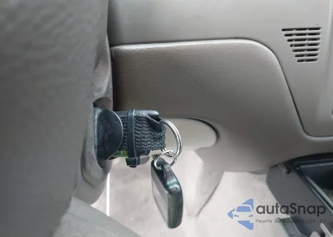 2005 Lincoln Town Car Signature from USA, damaged, VIN 1LNHM81W25Y666385